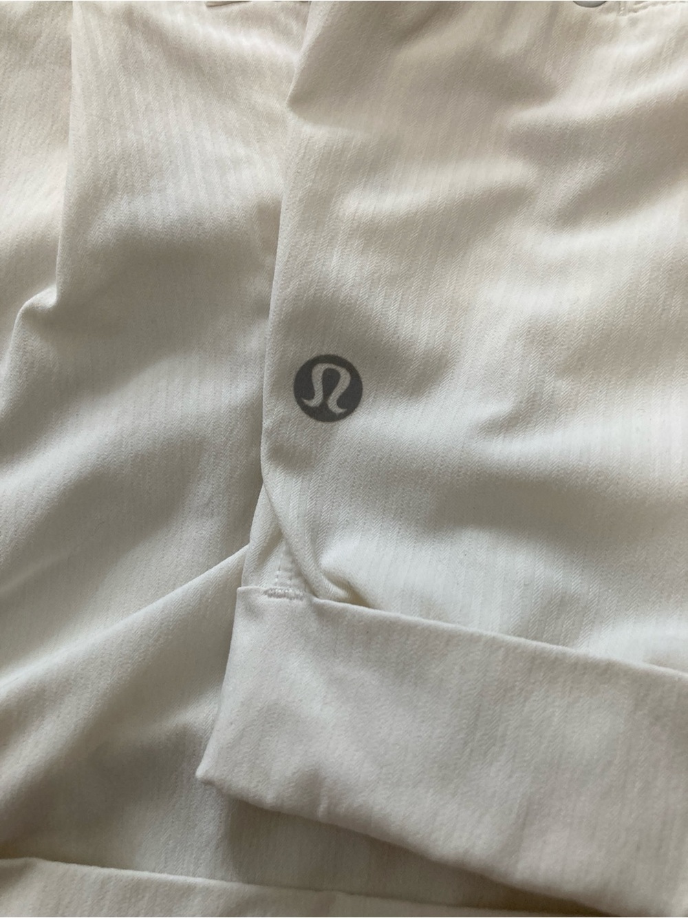 Lululemon Spring Break Away II Drawstring Cuffed Shorts - Picture 5 of 9